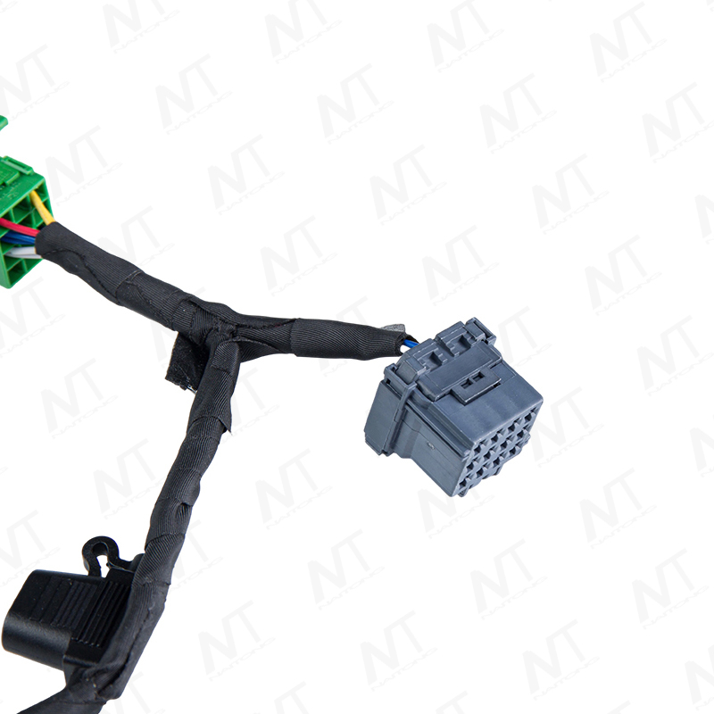 Bộ dây dẫn ô tô với đầu nối MCP